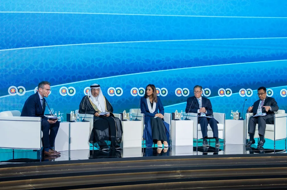 لدى مشاركتها في المؤتمر الاقتصادي والاستثماري لدول “آسيان” ودول مجلس التعاون الخليجي نور بنت علي الخليف: هناك فرص لتبادل المواهب وتعزيز الاستثمار بين الخليج ودول “آسيان”