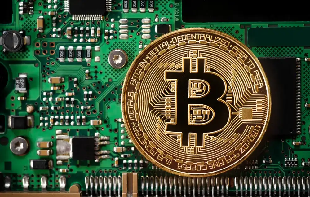 Cryptocurrency regulation: the best of both worlds